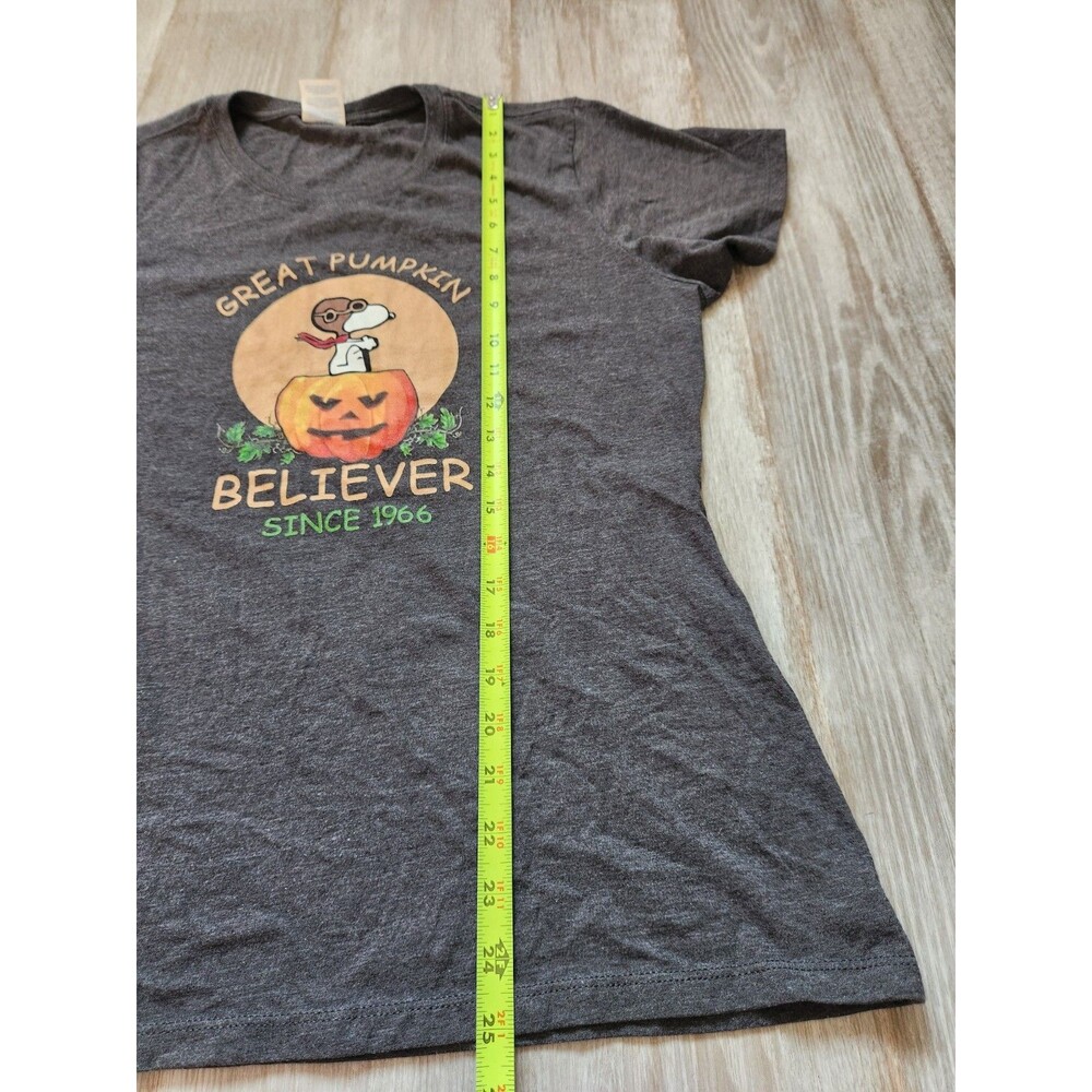 Snoopy Great Pumpkin Believer Shirt Womens L Gray Peanuts Halloween Tee EUC - Picture 5 of 6